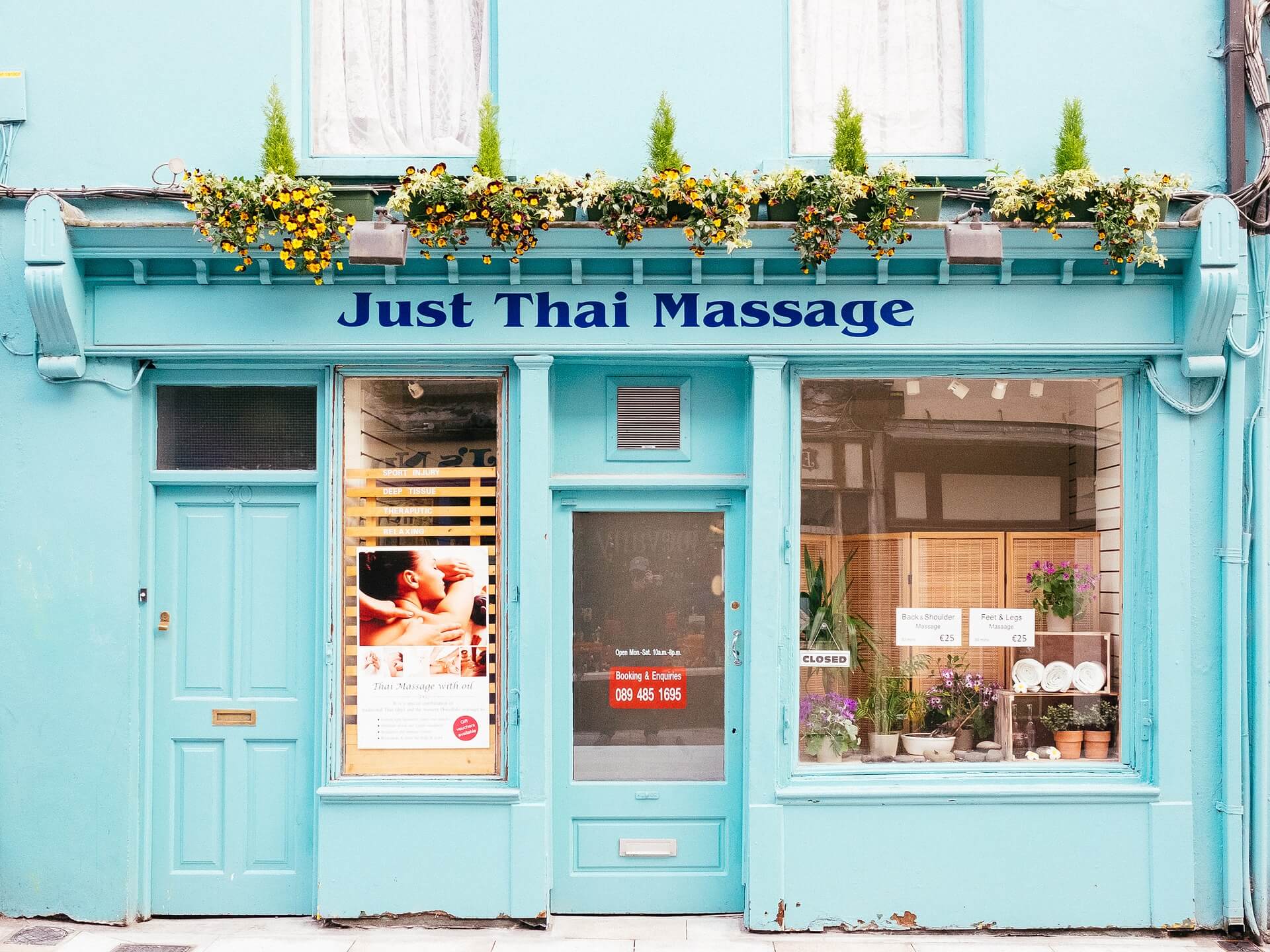 Le massage traditionnel thailandais est un massage habillé, au sol. Il redonne énergie à votre corps.