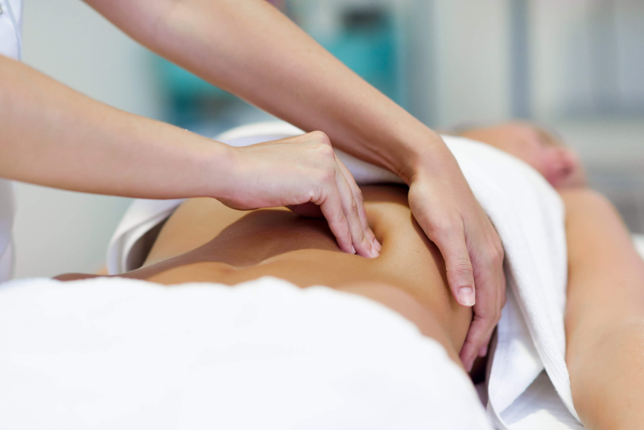 Massage bien-être du ventre pour améliorer le bon fonctionnement des organes, le transit, les tensions émoionnelles.